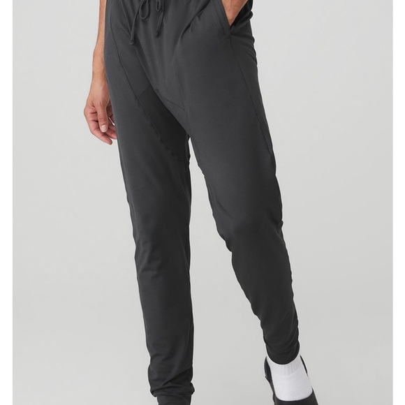 ALO Yoga Men’s Revitalize Joggers Size XL - Picture 1 of 8